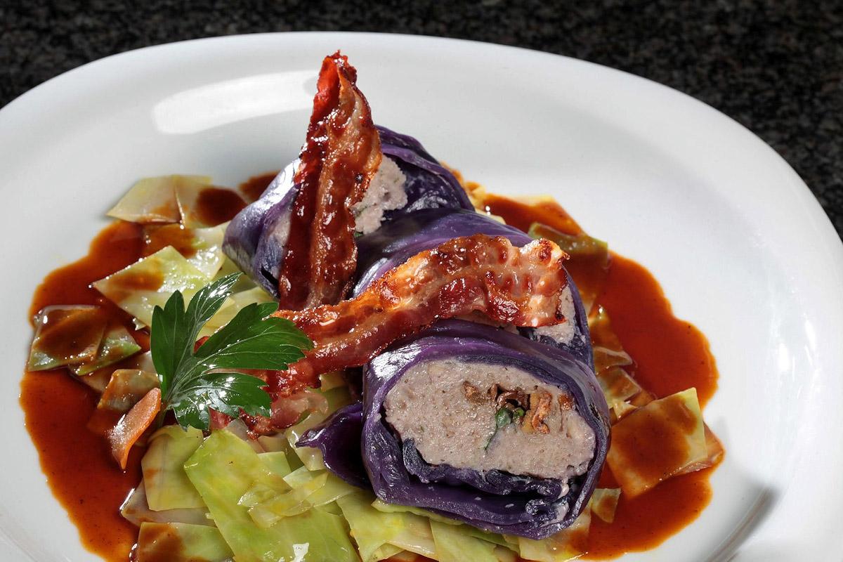 Rotwickel - gefüllte Rotkohlroulade