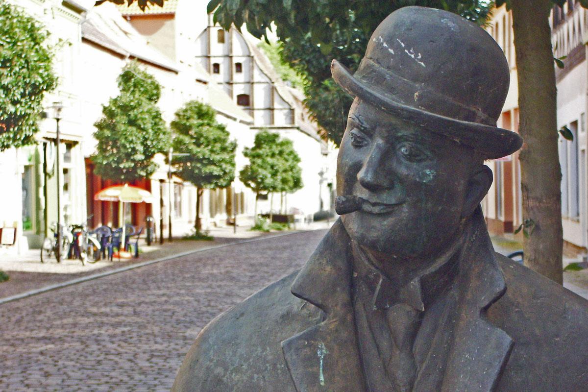 Otto Reutter Skulptur (© Foto: Hansestadt Gardelegen)